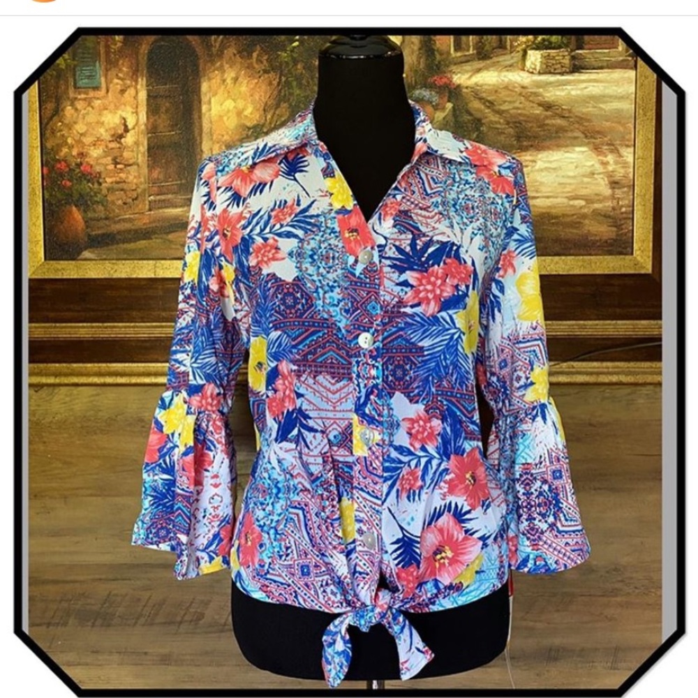 NWT Geranium tie front top